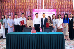 瓦力棋牌(中国)国际与新疆生产建设兵团第八师石河子市签署项目合作协议